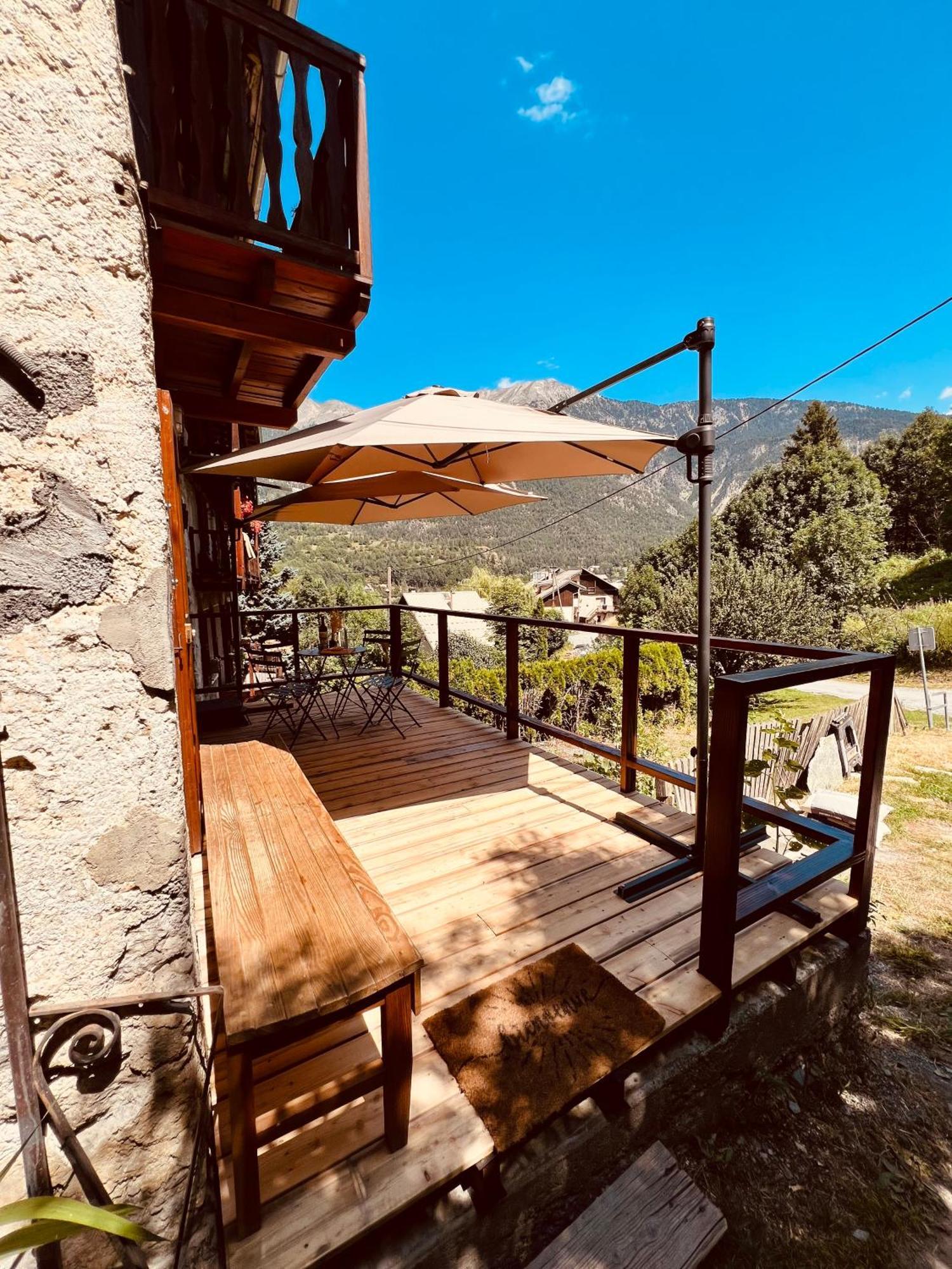 Charmante Maison De Montagne Briançon Exterior foto