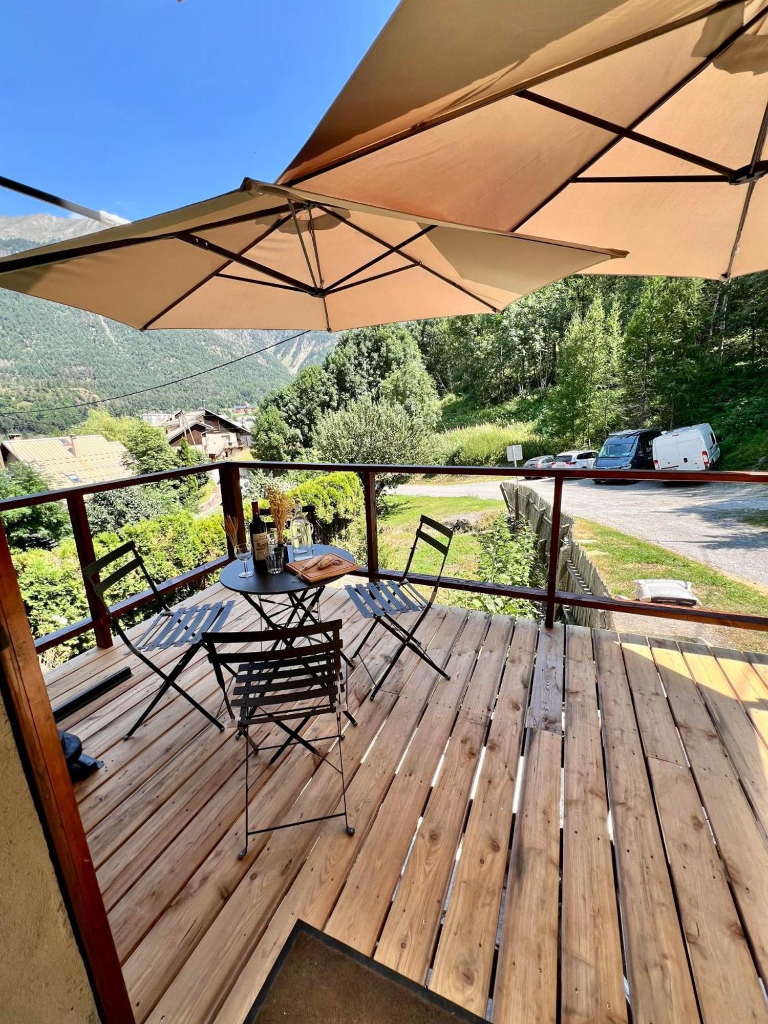 Charmante Maison De Montagne Briançon Exterior foto
